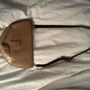 Elegant Brown Croc-Embossed Shoulder Bag